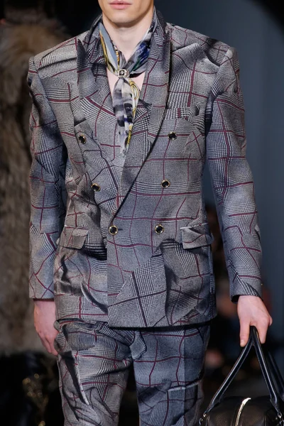 Look 30